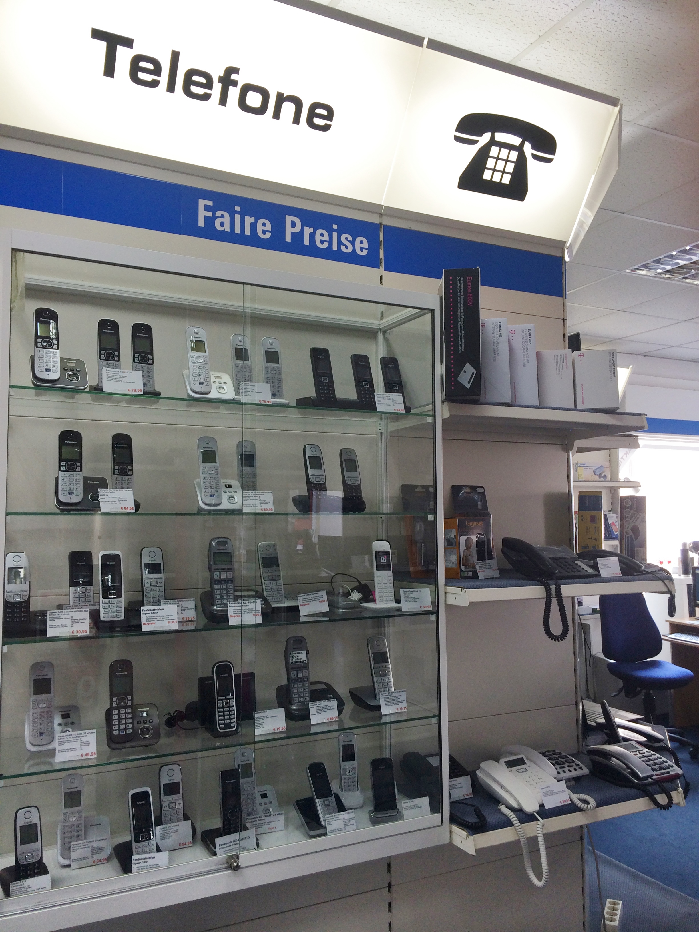 PC´s, Festnetztelefone und Handys in allen Varianten